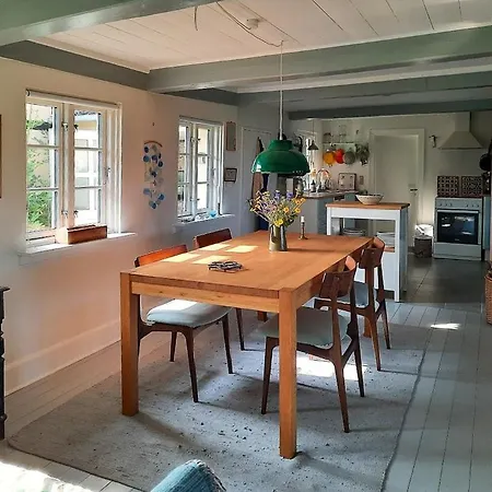 Timber-framed Idyll With Views Of The Fields 度假居 Nordenbro Vesteregn